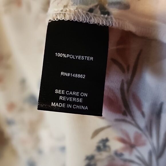 Torrid high low top size 4 - Picture 5 of 6